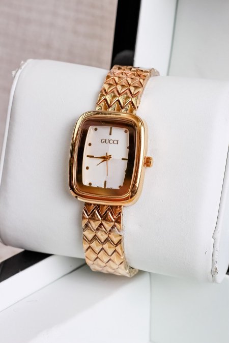 ساعة GUCCI فاخرة